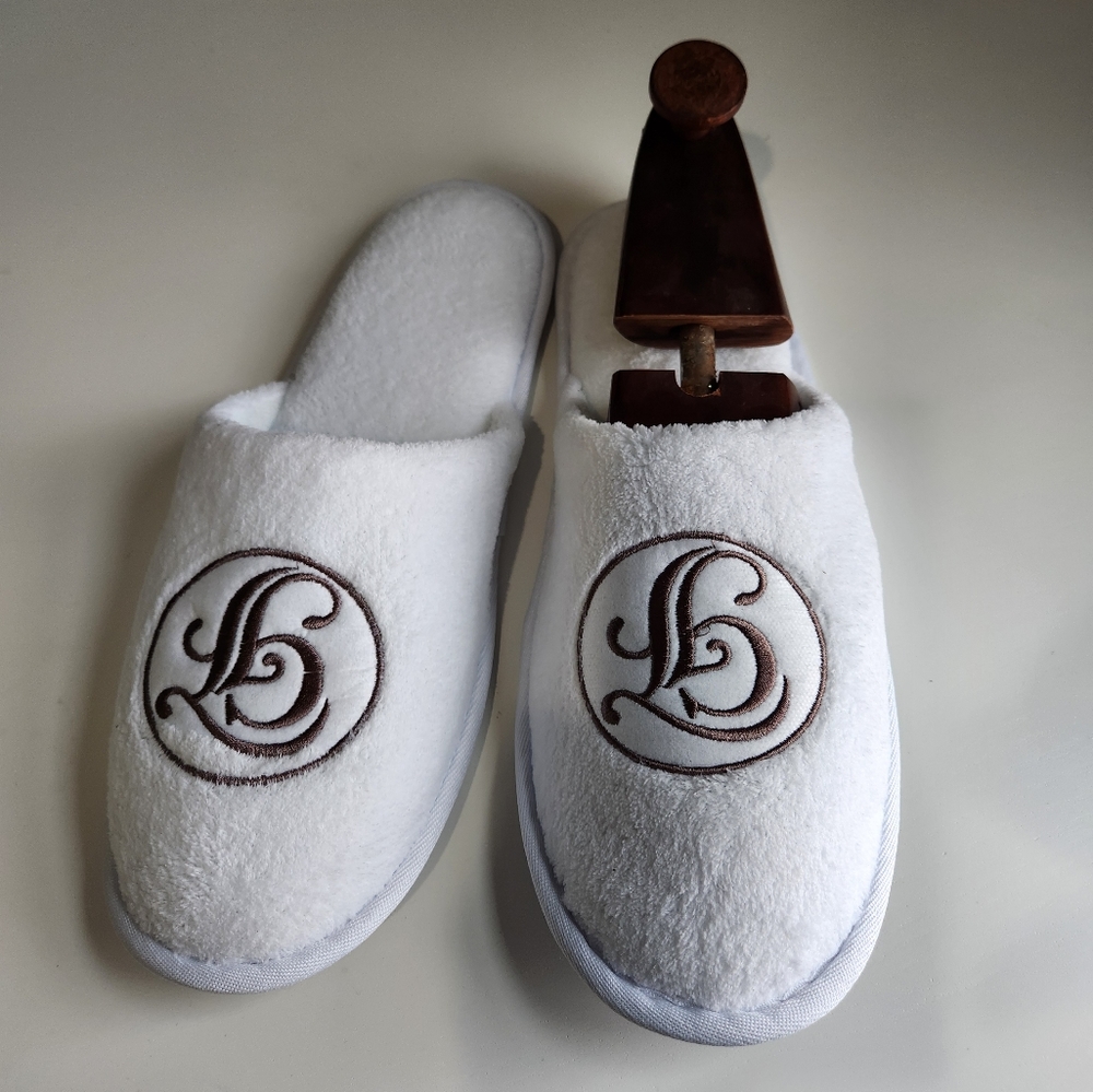Disney Grand Floridian Resort & Spa White Slippers with GF Logo NEW